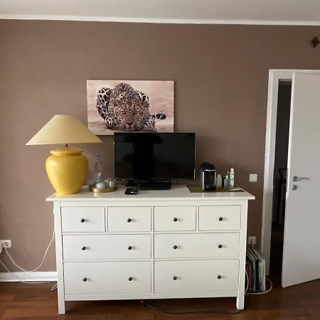 Wohnliches , Behagliches Zimmer Mit Balkon Und Wifi Monchengladbach Luaran gambar