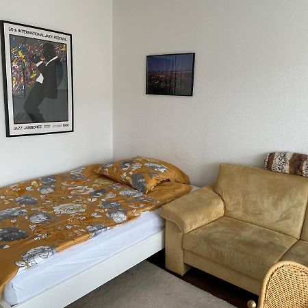 Wohnliches , Behagliches Zimmer Mit Balkon Und Wifi Monchengladbach Luaran gambar