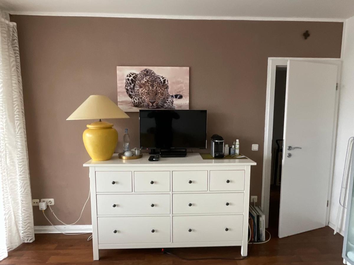Wohnliches , Behagliches Zimmer Mit Balkon Und Wifi Monchengladbach Luaran gambar