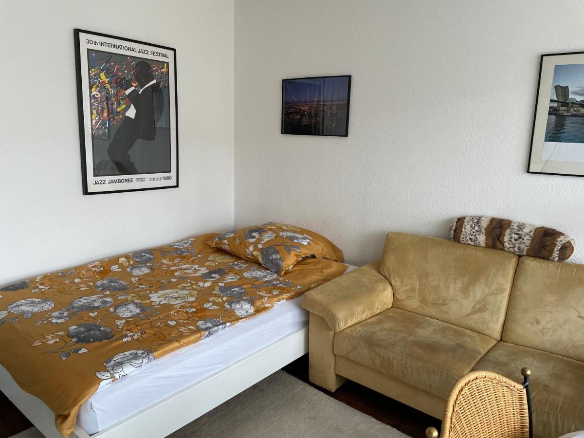 Wohnliches , Behagliches Zimmer Mit Balkon Und Wifi Monchengladbach Luaran gambar